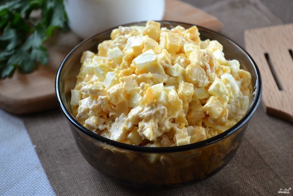 Салат с куриным филе и сыром