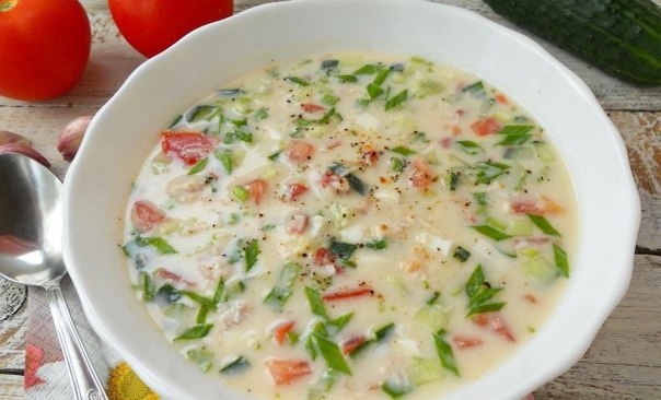 Окрошка с курицей и помидорами
