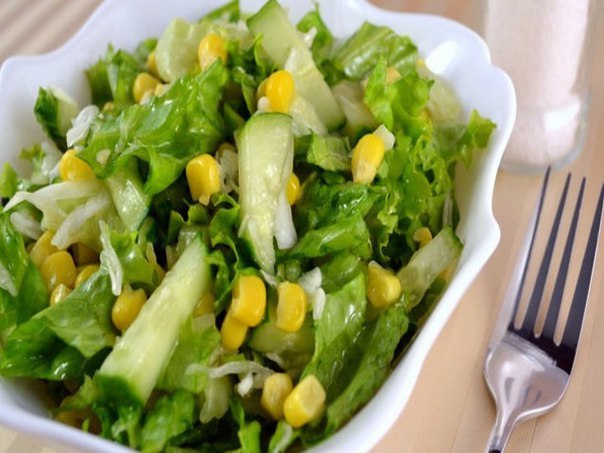 Салат из огурцов, капусты и кукурузы