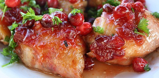 Куриная грудка под соусом из клюквы