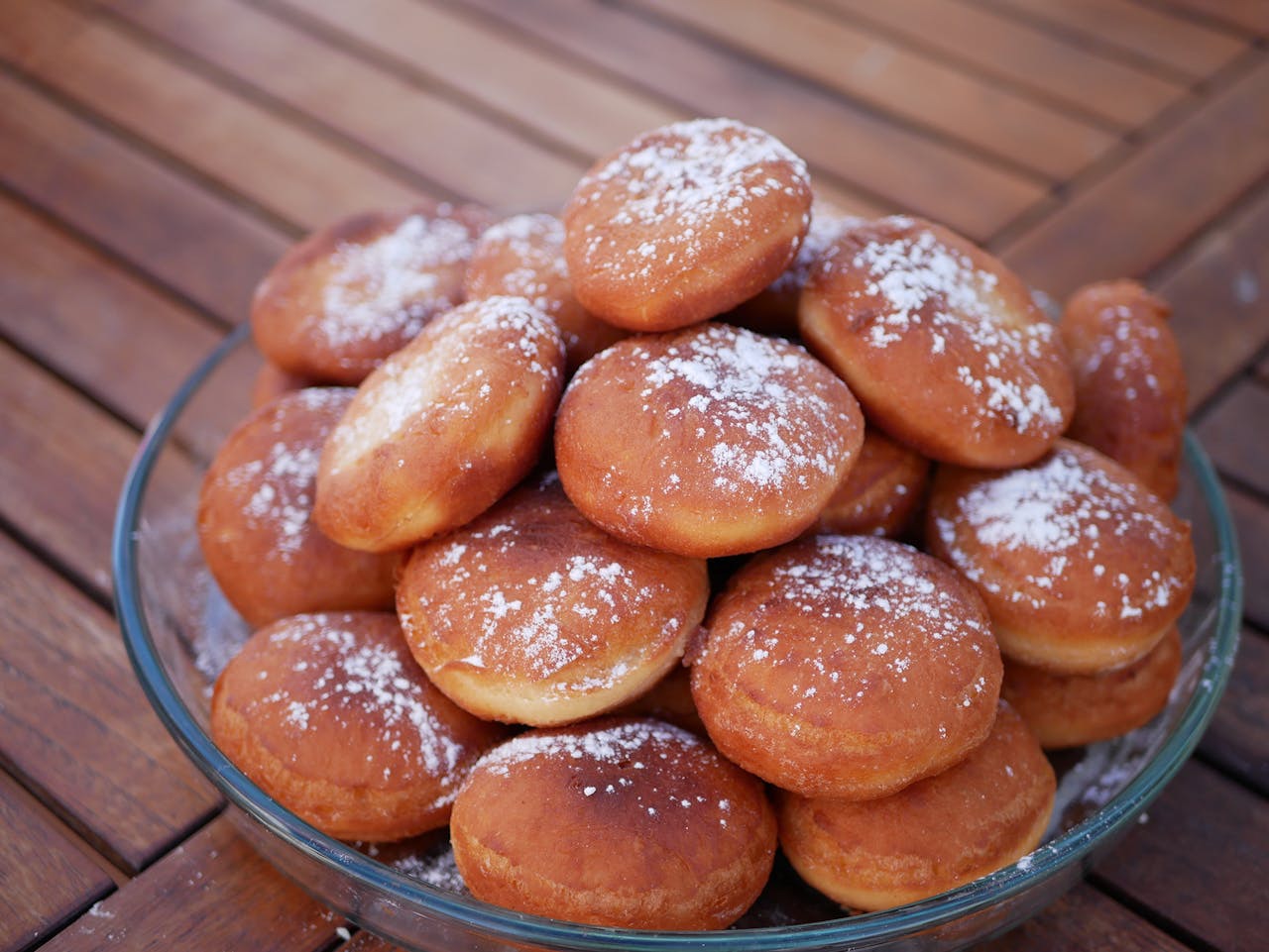 Вперед, на кулинарное приключение: как создать самые воздушные и сочные пончики. Пончики