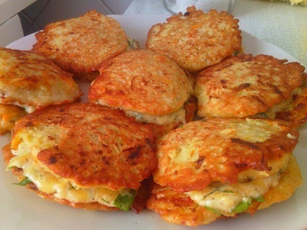 Рецепт оладьев из кабачков с сыром и чесноком