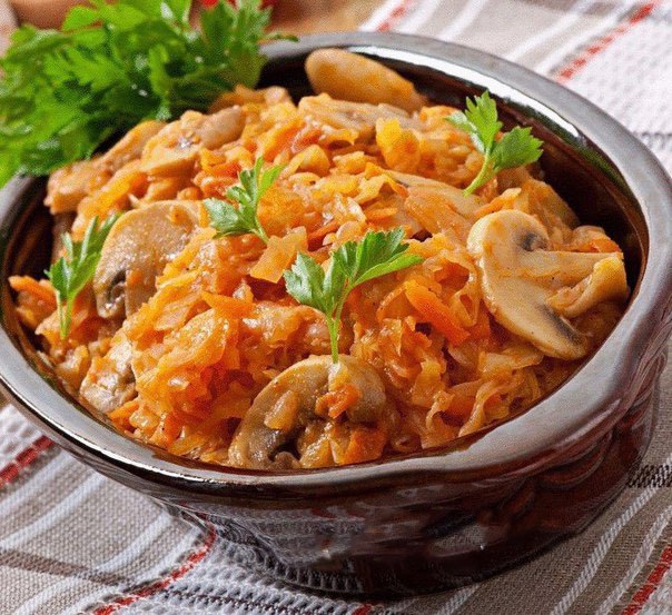 Тушеная капуста с грибами