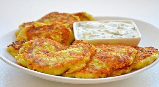 Кабачковые оладьи с сыром и чесноком
