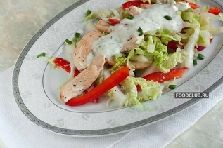 Салат из пекинской капусты с овощами и грудкой